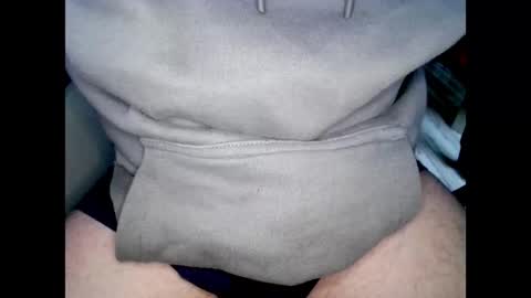Snapshot of schpezii chatting on 10/05/25, 01:42 Guy online show from 10/05/25, 01:42