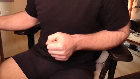 Snapshot of schwarzblau chatting on 12/20/24, 10:38 Tom online show from 12/20/24, 10:38