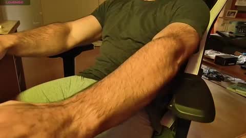 Snapshot of schwarzblau chatting on 09/10/25, 09:09 Tom online show from 09/10/25, 09:09