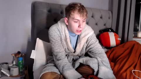 Snapshot of scottish_twink01 chatting on 01/22/25, 12:48 danny online show from 01/22/25, 12:48