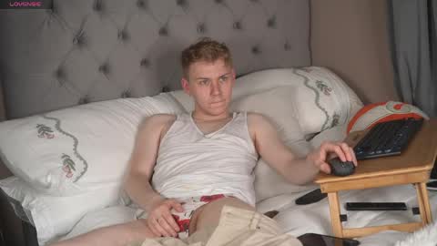 Snapshot of scottish_twink01 chatting on 06/05/26, 10:59 danny online show from 06/05/26, 10:59