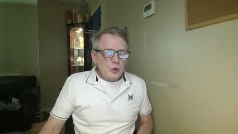 Snapshot of scottsman214 chatting on 04/05/26, 07:33 James online show from 04/05/26, 07:33