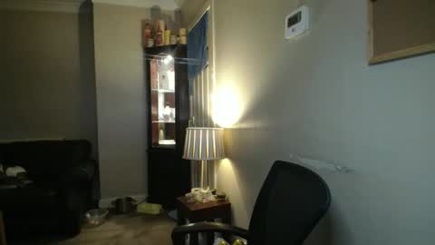 Snapshot of scottsman214 chatting on 04/14/26, 09:32 James online show from 04/14/26, 09:32