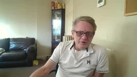 Snapshot of scottsman214 chatting on 05/09/26, 06:35 James online show from 05/09/26, 06:35