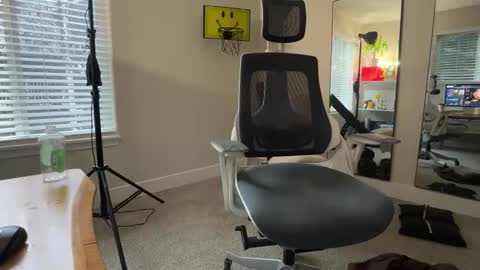 Snapshot of scottybeam chatting on 12/04/25, 05:54 Scotty online show from 12/04/25, 05:54