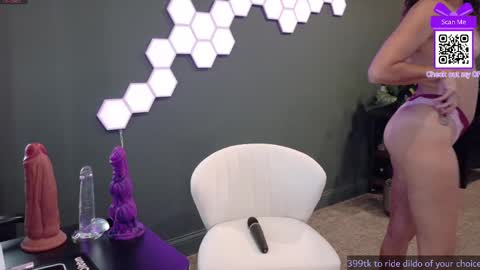 Scout has fun online show from 10/15/25, 01:33