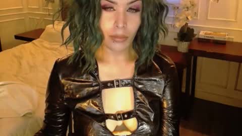 screendoll online show from 01/18/25, 03:20