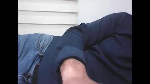 Snapshot of screw2 chatting on 01/17/26, 06:22 Evren online show from 01/17/26, 06:22