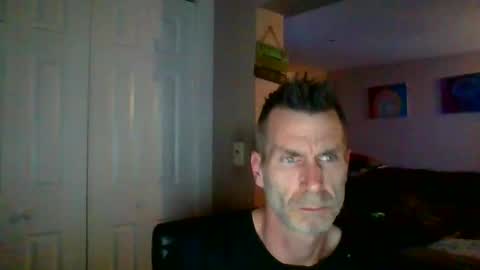 Snapshot of scroach11 chatting on 05/11/26, 01:44 GettOffMyLawn online show from 05/11/26, 01:44