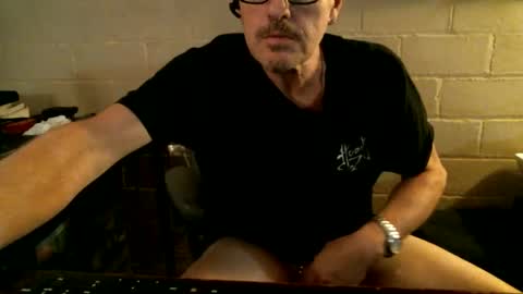 Snapshot of sdh69 chatting on 10/23/25, 12:43 eating pussy sucking dick online show from 10/23/25, 12:43