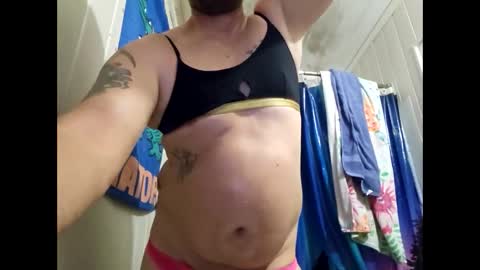 Snapshot of sdraftt45 chatting on 01/10/25, 10:25 Arin online show from 01/10/25, 10:25