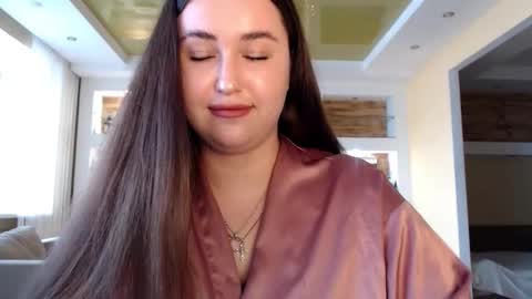 Snapshot of sea_cocktail chatting on 12/15/24, 09:45 Elizabeth  online show from 12/15/24, 09:45