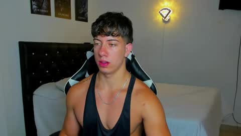 Snapshot of sean_brownx chatting on 10/26/25, 10:43 Sean online show from 10/26/25, 10:43