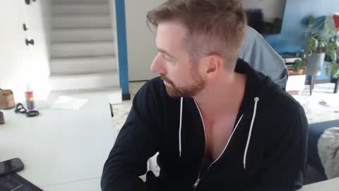 Snapshot of seanbluexxx chatting on 11/20/25, 05:45 Sean Blue online show from 11/20/25, 05:45