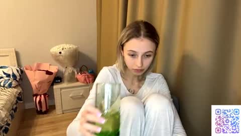 Snapshot of seasonhamiss chatting on 05/19/26, 01:56 Kate online show from 05/19/26, 01:56