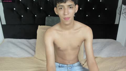 Snapshot of sebas_cat chatting on 05/10/26, 01:44 Sebastian Alvarez online show from 05/10/26, 01:44