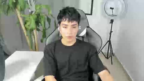 Snapshot of sebas_rosse chatting on 01/08/26, 04:42 sebastian online show from 01/08/26, 04:42