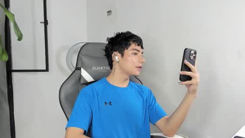 Snapshot of sebas_rosse chatting on 01/14/26, 02:33 sebastian online show from 01/14/26, 02:33