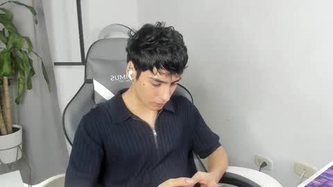 Snapshot of sebas_rosse chatting on 01/16/26, 03:27 sebastian online show from 01/16/26, 03:27