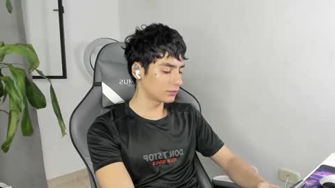 Snapshot of sebas_rosse chatting on 01/19/26, 03:05 sebastian online show from 01/19/26, 03:05