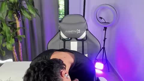 Snapshot of sebas_rosse chatting on 02/04/26, 03:51 sebastian online show from 02/04/26, 03:51