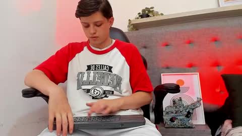 Snapshot of sebastamayo_ chatting on 03/28/26, 05:18 SEBAS online show from 03/28/26, 05:18