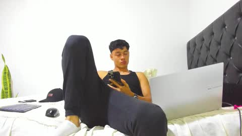 Snapshot of sebastian_dash chatting on 01/12/25, 02:24 SEBAS online show from 01/12/25, 02:24