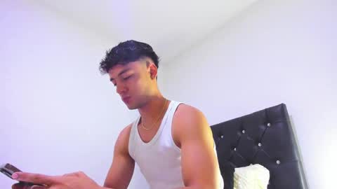 Snapshot of sebastian_dash chatting on 01/21/25, 01:39 SEBAS online show from 01/21/25, 01:39