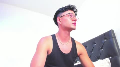 Snapshot of sebastian_dash chatting on 01/25/25, 09:46 SEBAS online show from 01/25/25, 09:46