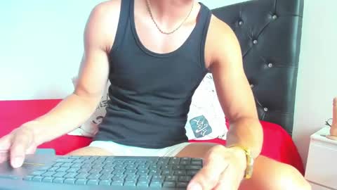 Snapshot of sebastian_dash chatting on 02/01/25, 07:02 SEBAS online show from 02/01/25, 07:02