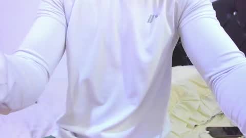 Snapshot of sebastian_dash chatting on 02/12/25, 12:58 SEBAS online show from 02/12/25, 12:58