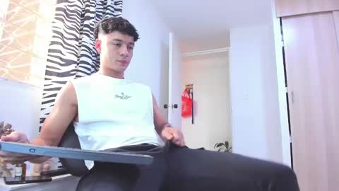 Snapshot of sebastian_dash chatting on 03/03/25, 10:42 SEBAS online show from 03/03/25, 10:42