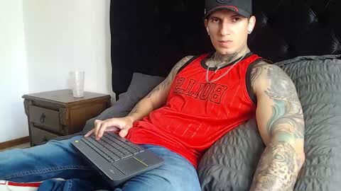 Snapshot of sebastian_muss chatting on 01/06/26, 06:33 Sebastian online show from 01/06/26, 06:33