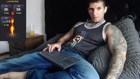 Snapshot of sebastian_muss chatting on 01/07/26, 06:43 Sebastian online show from 01/07/26, 06:43