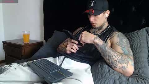 Snapshot of sebastian_muss chatting on 01/08/26, 06:43 Sebastian online show from 01/08/26, 06:43