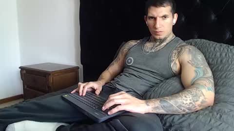 Snapshot of sebastian_muss chatting on 01/12/26, 06:24 Sebastian online show from 01/12/26, 06:24