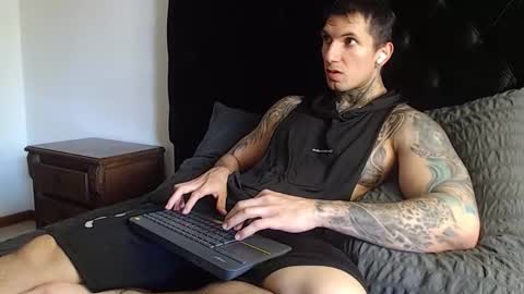 Snapshot of sebastian_muss chatting on 01/17/26, 06:44 Sebastian online show from 01/17/26, 06:44