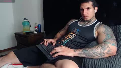 Snapshot of sebastian_muss chatting on 02/19/26, 06:48 Sebastian online show from 02/19/26, 06:48