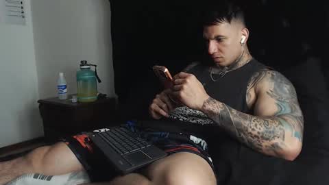 Snapshot of sebastian_muss chatting on 03/12/26, 11:33 Sebastian online show from 03/12/26, 11:33