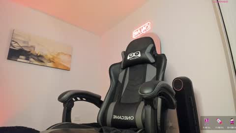 Snapshot of sebastianortizm chatting on 12/27/24, 03:42 Lucian Sinclair online show from 12/27/24, 03:42