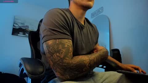 Snapshot of sebastianortizm chatting on 01/17/25, 12:10 Lucian Sinclair online show from 01/17/25, 12:10