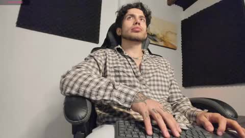 Snapshot of sebastianortizm chatting on 04/03/26, 09:46 Lucian Sinclair online show from 04/03/26, 09:46