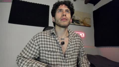 Snapshot of sebastianortizm chatting on 04/12/26, 12:48 Lucian Sinclair online show from 04/12/26, 12:48