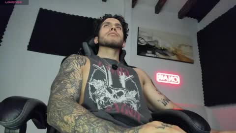 Snapshot of sebastianortizm chatting on 04/22/26, 02:58 Lucian Sinclair online show from 04/22/26, 02:58