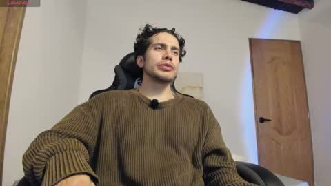 Snapshot of sebastianortizm chatting on 05/18/26, 02:51 Lucian Sinclair online show from 05/18/26, 02:51
