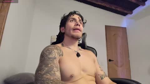 Snapshot of sebastianortizm chatting on 05/20/26, 02:18 Lucian Sinclair online show from 05/20/26, 02:18
