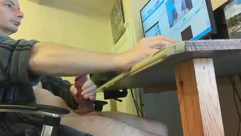 Snapshot of sebastianspalding450 chatting on 11/19/25, 10:04 sebastianspalding450 online show from 11/19/25, 10:04