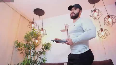 Instagram jeanpaulfit  online show from 05/01/26, 11:09