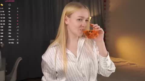 Snapshot of sebrinarainha chatting on 09/16/25, 07:26 Rina online show from 09/16/25, 07:26