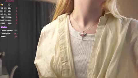 Snapshot of sebrinarainha chatting on 10/01/25, 07:09 Rina online show from 10/01/25, 07:09